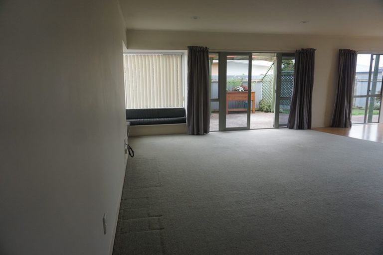 Photo of property in 68 Whiting Crescent, Greenmeadows, Napier, 4112