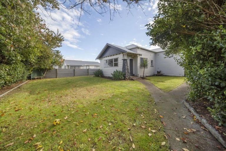 Photo of property in 1 Collins Street, Hawera, 4610