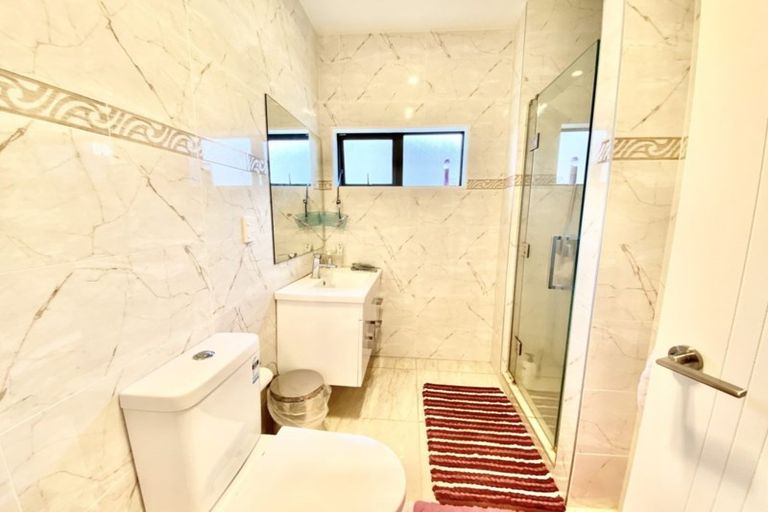 Photo of property in 26 Midhurst Avenue, Henderson, Auckland, 0612