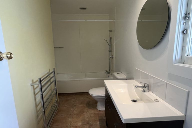 Photo of property in 17 Knowles Street, Terrace End, Palmerston North, 4410