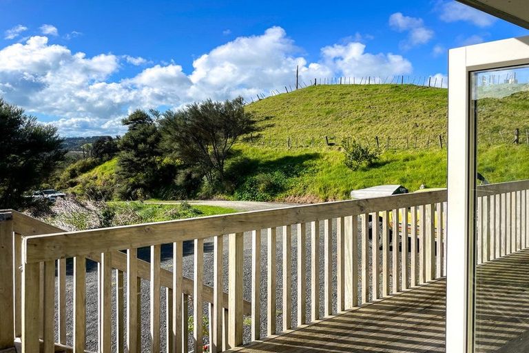 Photo of property in 1529 South Head Road, South Head, Helensville, 0874