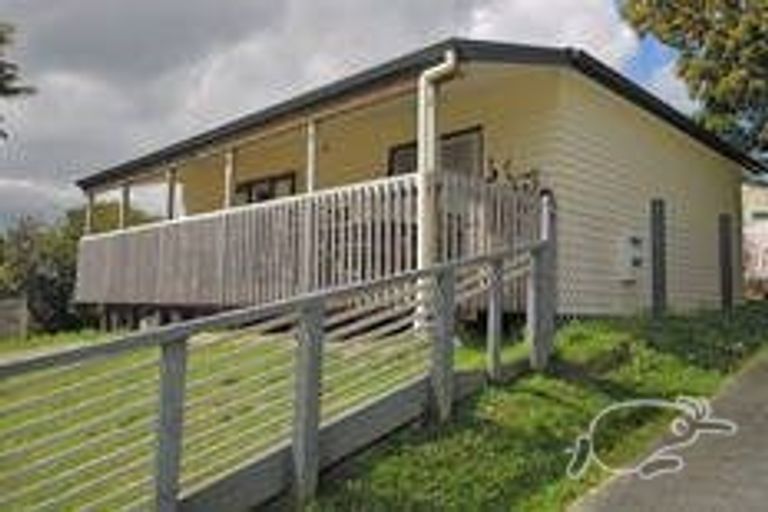 Photo of property in 19 Paton Avenue, Te Atatu South, Auckland, 0610