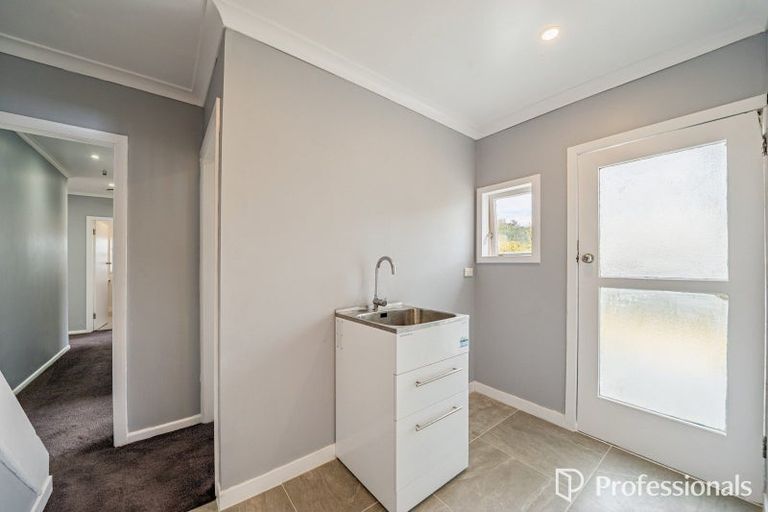 Photo of property in 400 Stokes Valley Road, Stokes Valley, Lower Hutt, 5019