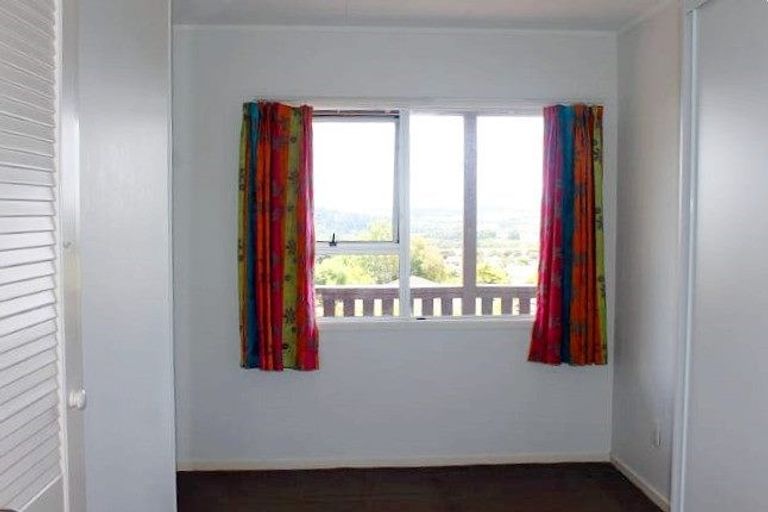 Photo of property in 29 Santiago Crescent, Unsworth Heights, Auckland, 0632