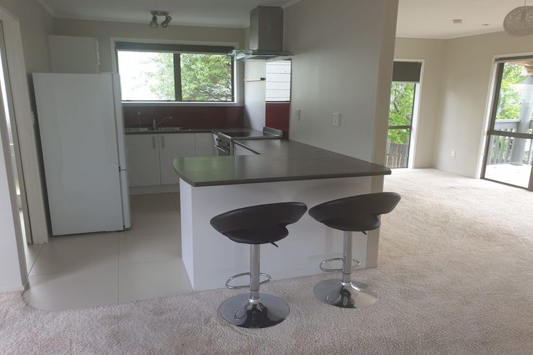 Photo of property in 33 Hobsonville Road, West Harbour, Auckland, 0618