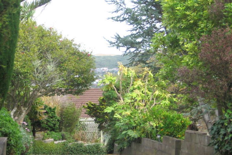 Photo of property in 3 Mayfair Place, Tawa, Wellington, 5028