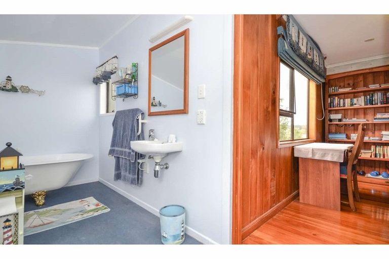 Photo of property in 28 Rangitane Loop Road, Kerikeri, 0294