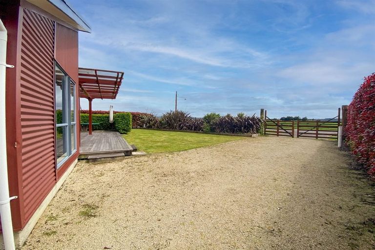 Photo of property in 103 Cashmere Bay Road, Moana, 7875