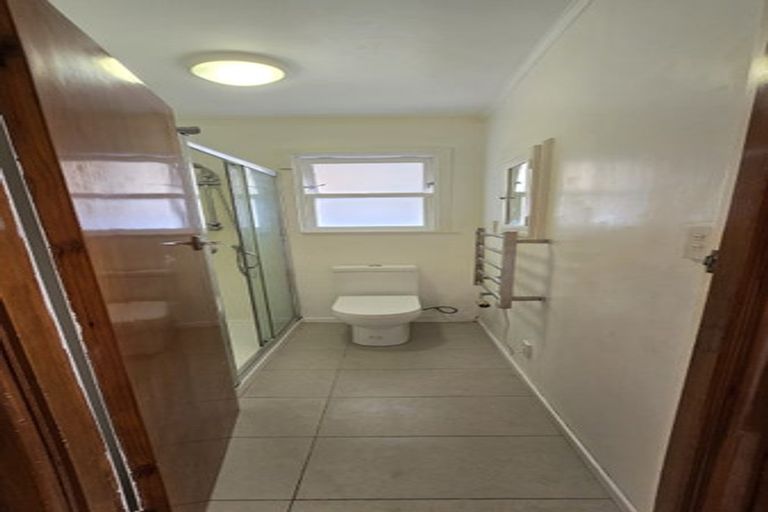 Photo of property in 4 Binsted Road, New Lynn, Auckland, 0600