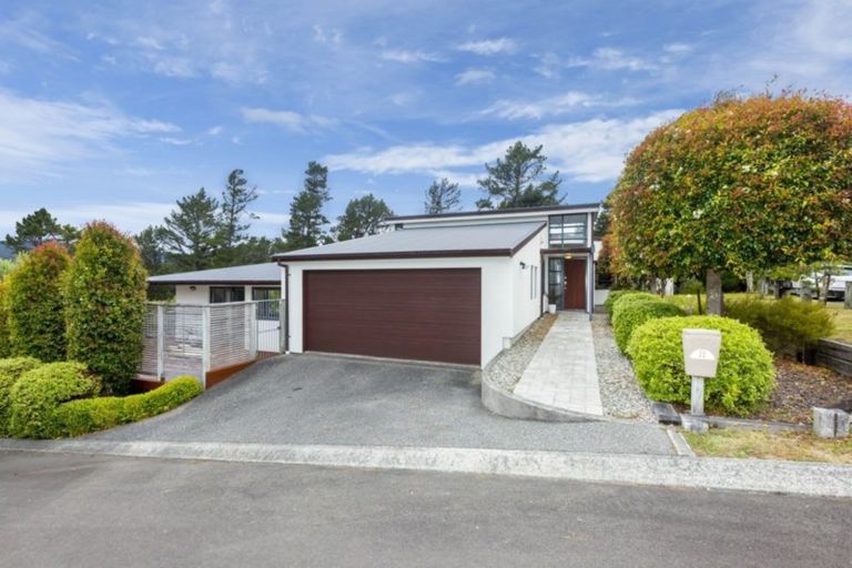 Photo of property in 22 Mount Marua Way, Timberlea, Upper Hutt, 5018