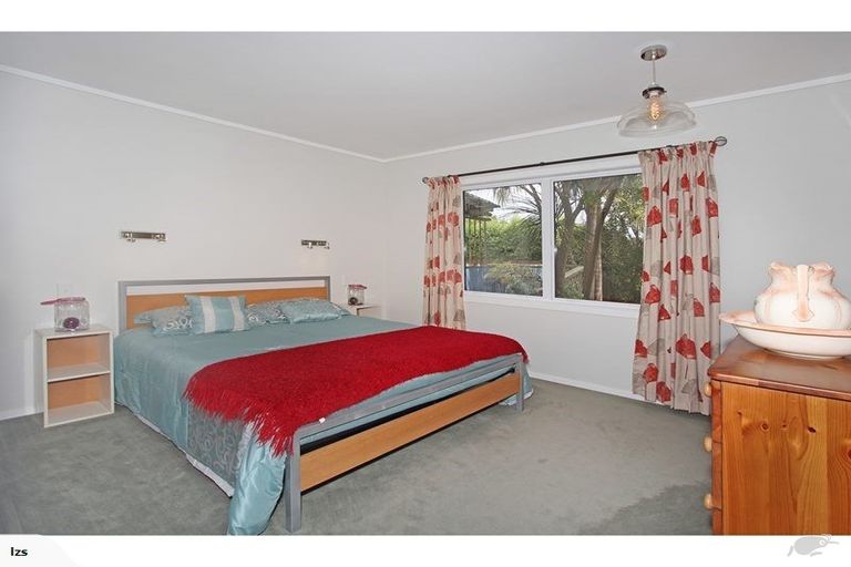 Photo of property in 24 Holt Avenue, Torbay, Auckland, 0630