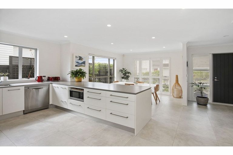 Photo of property in 30 Arthur Rolfe Lane, Swanson, Auckland, 0614