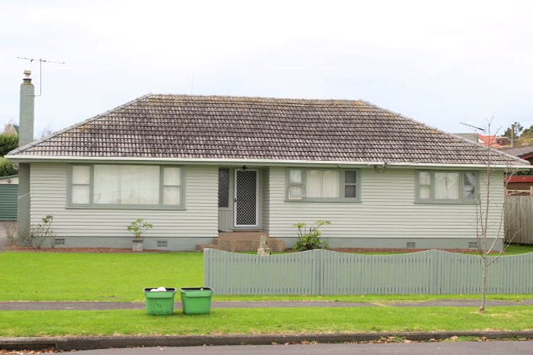 Photo of property in 2/94 Howe Street, Howick, Auckland, 2014