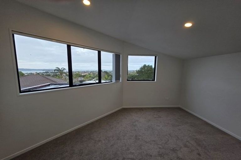 Photo of property in 12 Westergrove Place, West Harbour, Auckland, 0618