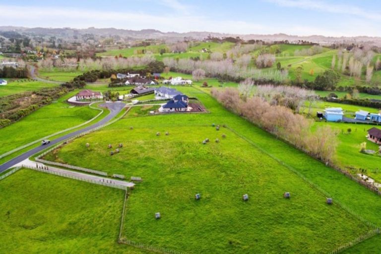 Photo of property in 22 Oak Valley Road, Dairy Flat, Albany, 0792