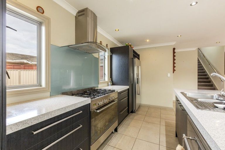 Photo of property in 13a Cambridge Terrace, Taradale, Napier, 4112