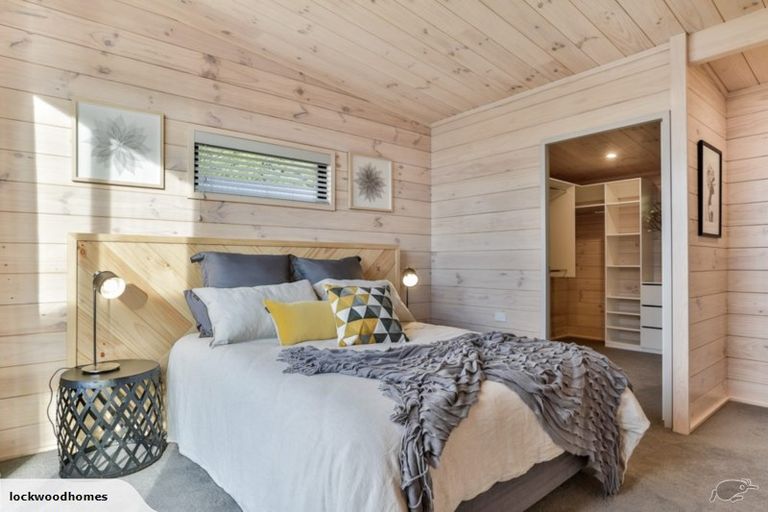 Photo of property in 1994 Great South Road, Bombay, 2675