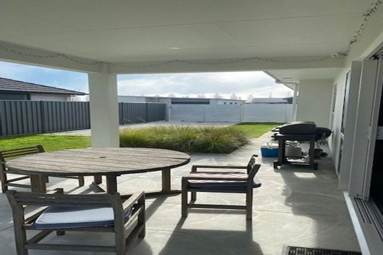 Photo of property in 2 Rangataiki Place, Awatoto, Napier, 4110