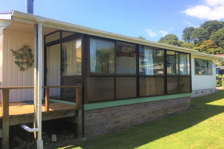 Photo of property in 51 Ngakoti Street, Urenui, 4375