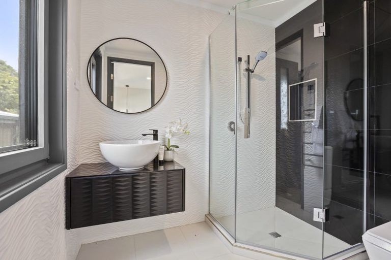 Photo of property in 48a Peter Terrace, Castor Bay, Auckland, 0620