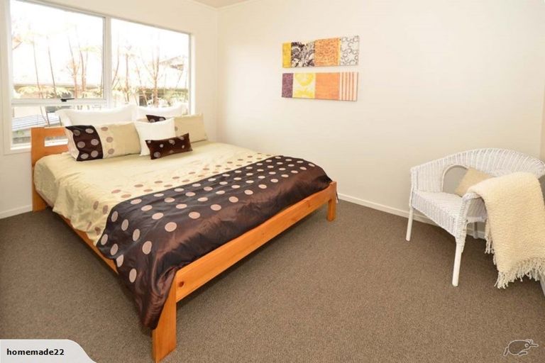 Photo of property in 2/218 East Coast Road, Forrest Hill, Auckland, 0620