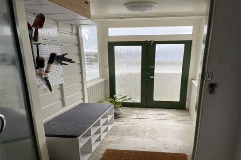 Photo of property in 6/139 Queens Drive, Lyall Bay, Wellington, 6022