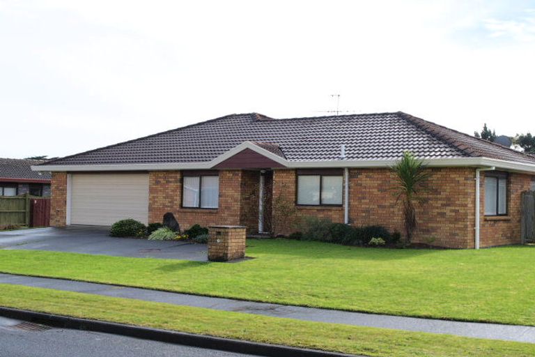 Photo of property in 3b Mirabell Place, Golflands, Auckland, 2013