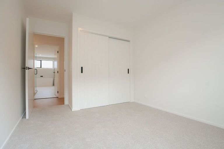 Photo of property in 19 Shelduck Road, Jacks Point, 9371