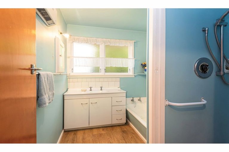 Photo of property in 64 Main North Road, Woodend, 7610