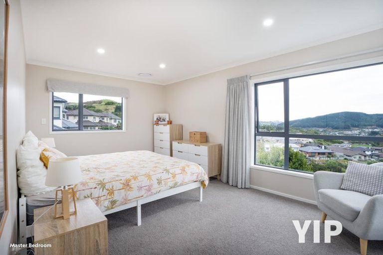 Photo of property in 140 Woodman Drive, Tawa, Wellington, 5028