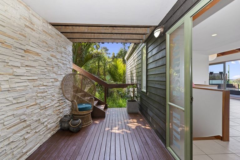 Photo of property in 300 Forest Hill Road, Waiatarua, Auckland, 0612