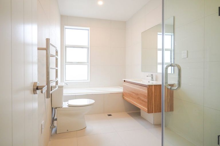 Photo of property in 5/10 Tirimoana Road, Te Atatu South, Auckland, 0602