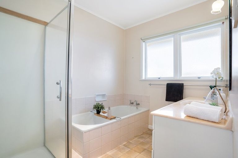 Photo of property in 25 The Crest, Sunnyhills, Auckland, 2010