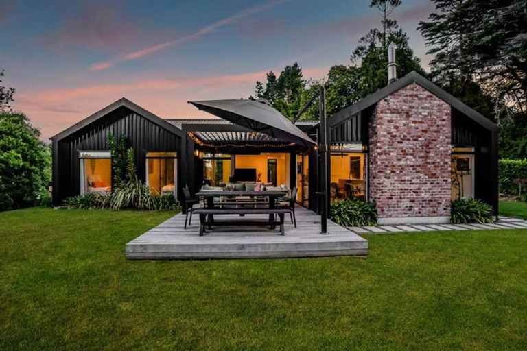 Photo of property in 68 Parrs Road, Hurworth, New Plymouth, 4371