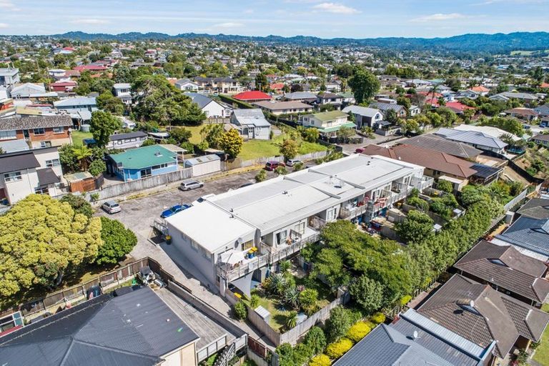 Photo of property in 15/242 Great North Road, Henderson, Auckland, 0612