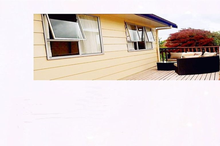 Photo of property in 50 Lewisham Street, Highland Park, Auckland, 2010