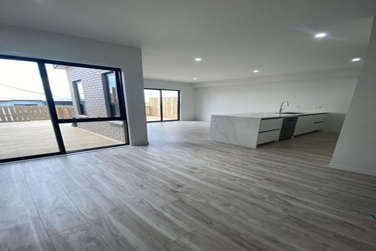 Photo of property in 6 Paina Crescent, Massey, Auckland, 0614