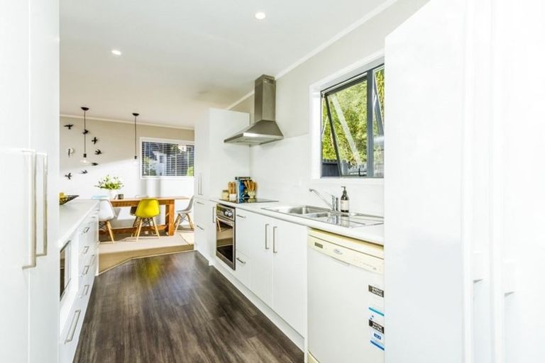 Photo of property in 1/28 Capilano Place, Glenfield, Auckland, 0629