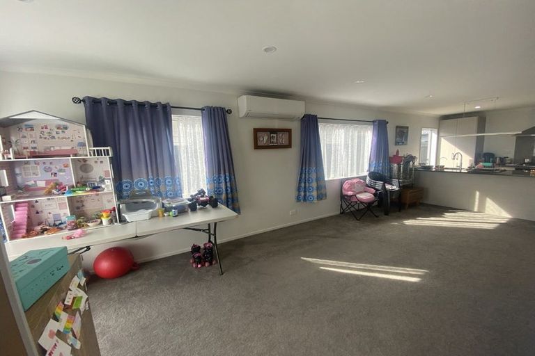 Photo of property in 35 Kapowai Boulevard, Takanini, 2112