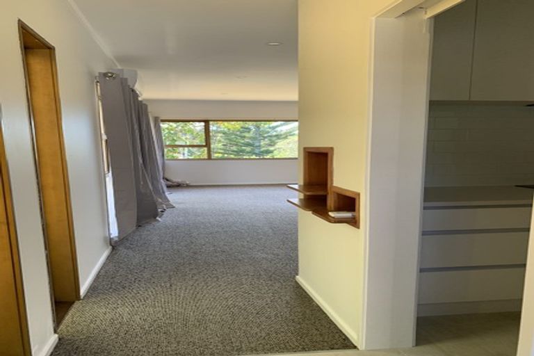 Photo of property in 2/371 Wairau Road, Totara Vale, Auckland, 0629