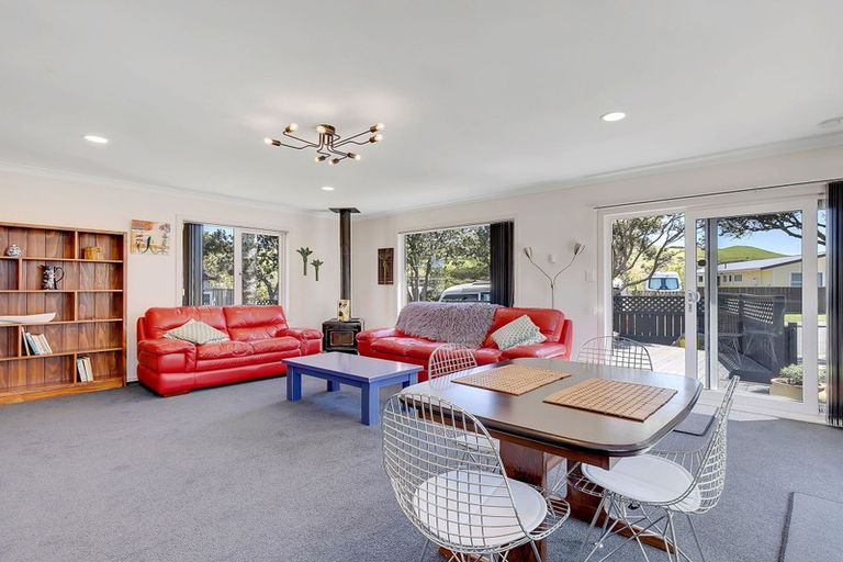 Photo of property in 32 Sea Vista Drive, Pukerua Bay, 5026