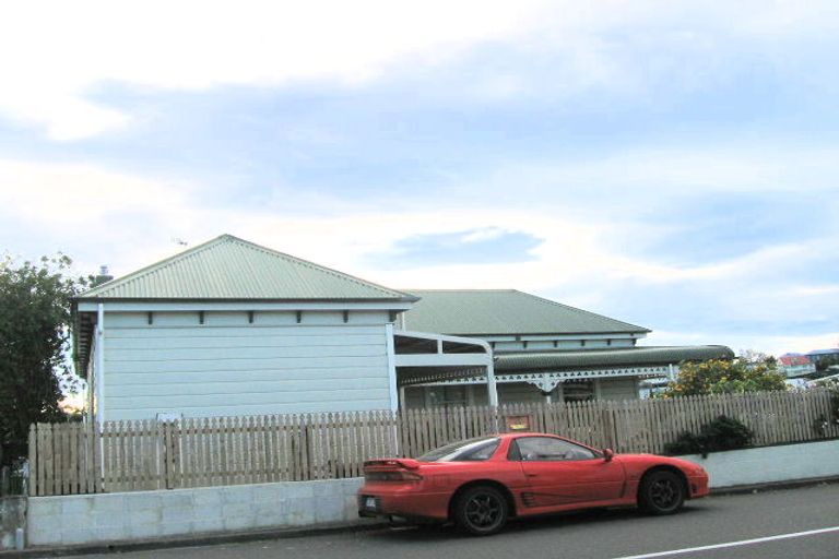 Photo of property in 27 Napier Terrace, Hospital Hill, Napier, 4110