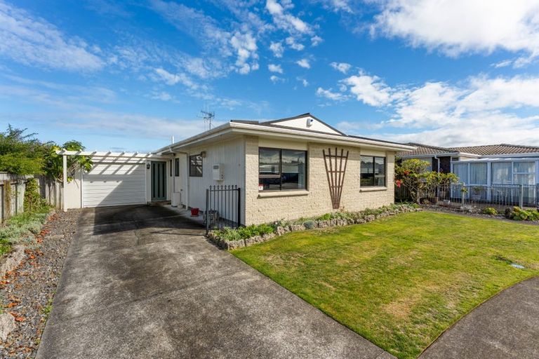 Photo of property in 16 Warwick Place, Springvale, Whanganui, 4501