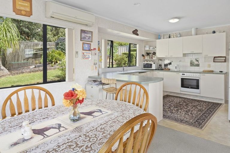 Photo of property in 35 Yorke Road, Haruru, 0204