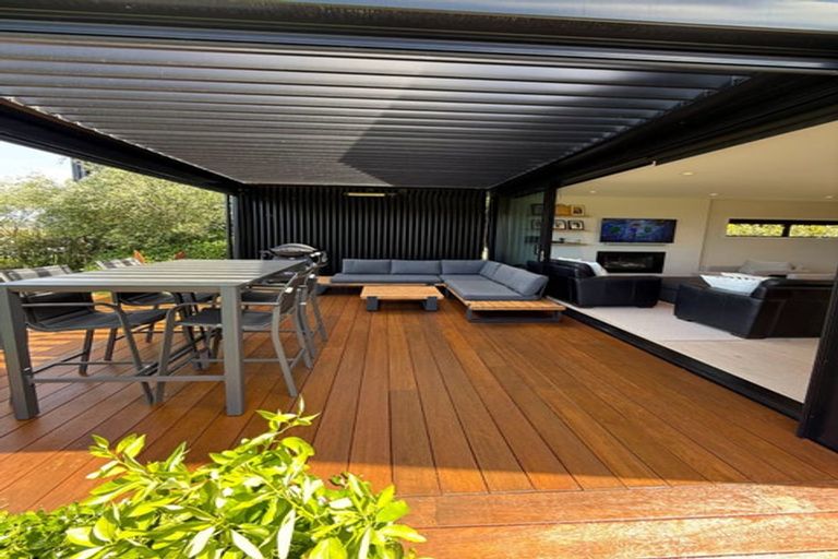 Photo of property in 31 Oakpark Place, West Harbour, Auckland, 0618