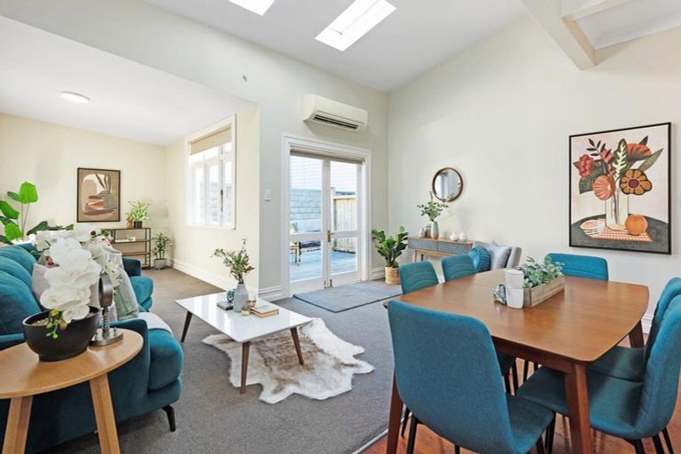 Photo of property in 11 Roxburgh Street, Mount Victoria, Wellington, 6011