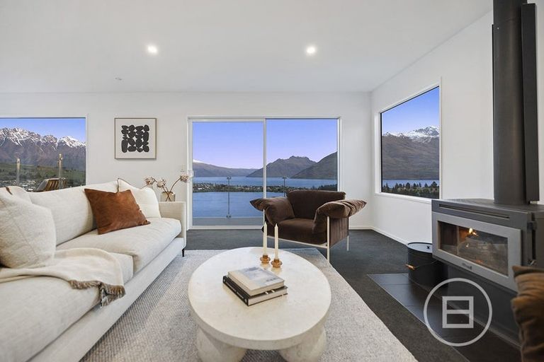 Photo of property in 16 Peregrine Place, Queenstown, 9300