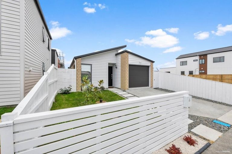 Photo of property in 46 Clayden Shuttleworth Street, Papakura, 2110