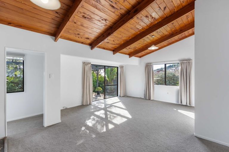 Photo of property in 14 Poneke Drive, Waikanae, 5036