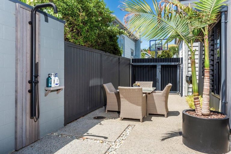 Photo of property in 11 Cheltenham Road, Devonport, Auckland, 0624